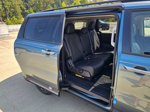New 2027 Kia Carnival SX w/ Dark Edition Package FWD image 29