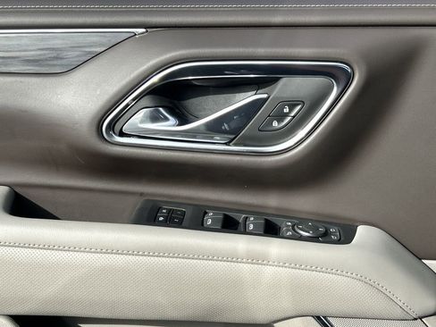 Used 2023 GMC Yukon XL SLT w/ SLT Luxury Package image 23