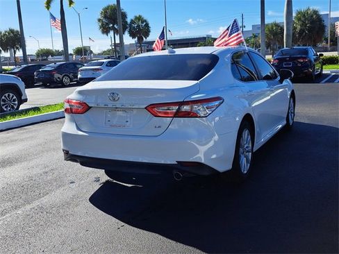 Used 2020 Toyota Camry LE image 8