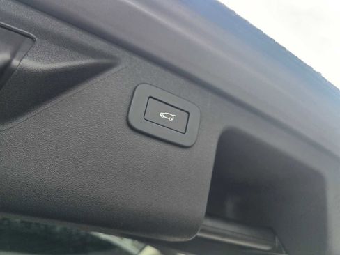 Used 2025 Land Rover Discovery Sport S image 18