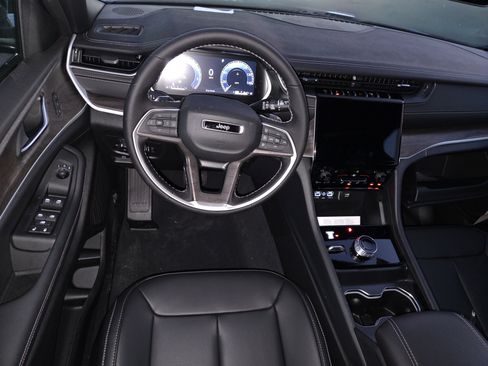 New 2025 Jeep Grand Cherokee L Limited AWD/4WD image 7