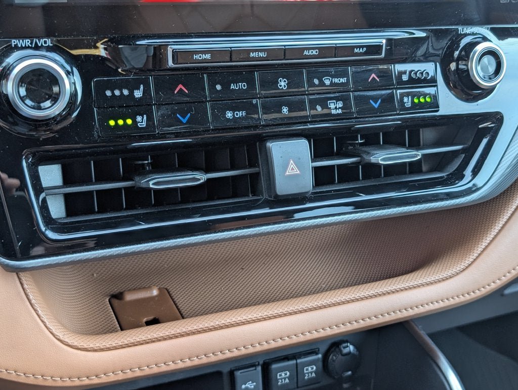 Certified 2020 Toyota Highlander Platinum AWD/4WD image 27
