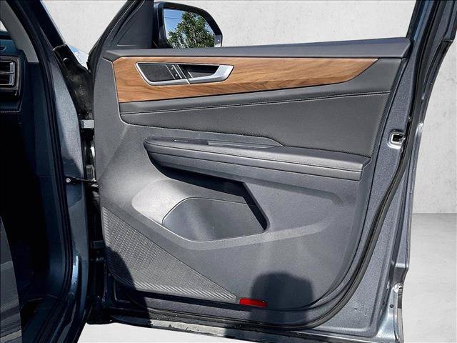 Used 2024 Volkswagen Atlas SE w/ Panoramic Sunroof Package FWD image 19