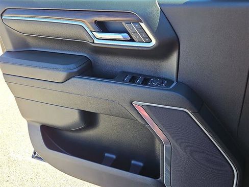Used 2025 GMC Sierra 1500 SLT image 17