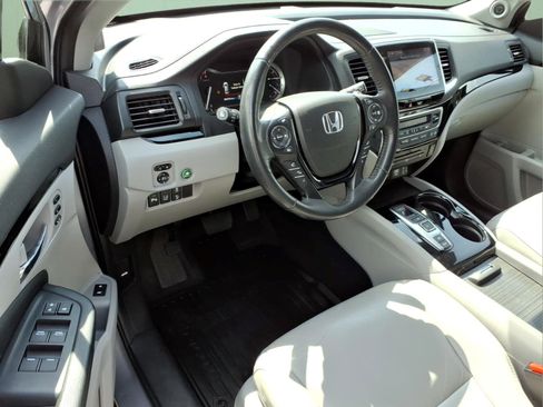 Used 2018 Honda Pilot Touring image 11