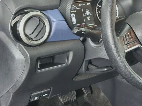 Used 2025 Nissan Versa SV FWD image 17