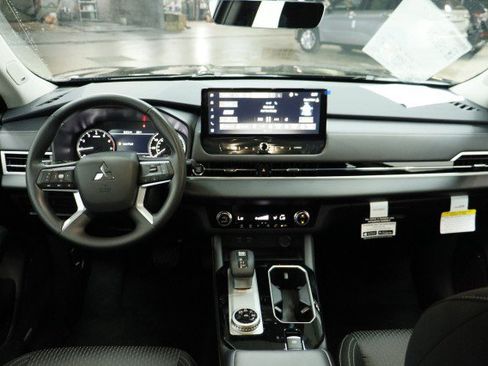 New 2026 Mitsubishi Outlander ES FWD image 20