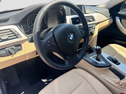 Used 2018 BMW 320i Sedan RWD image 11