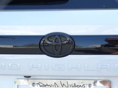 Used 2024 Toyota Grand Highlander AWD image 10