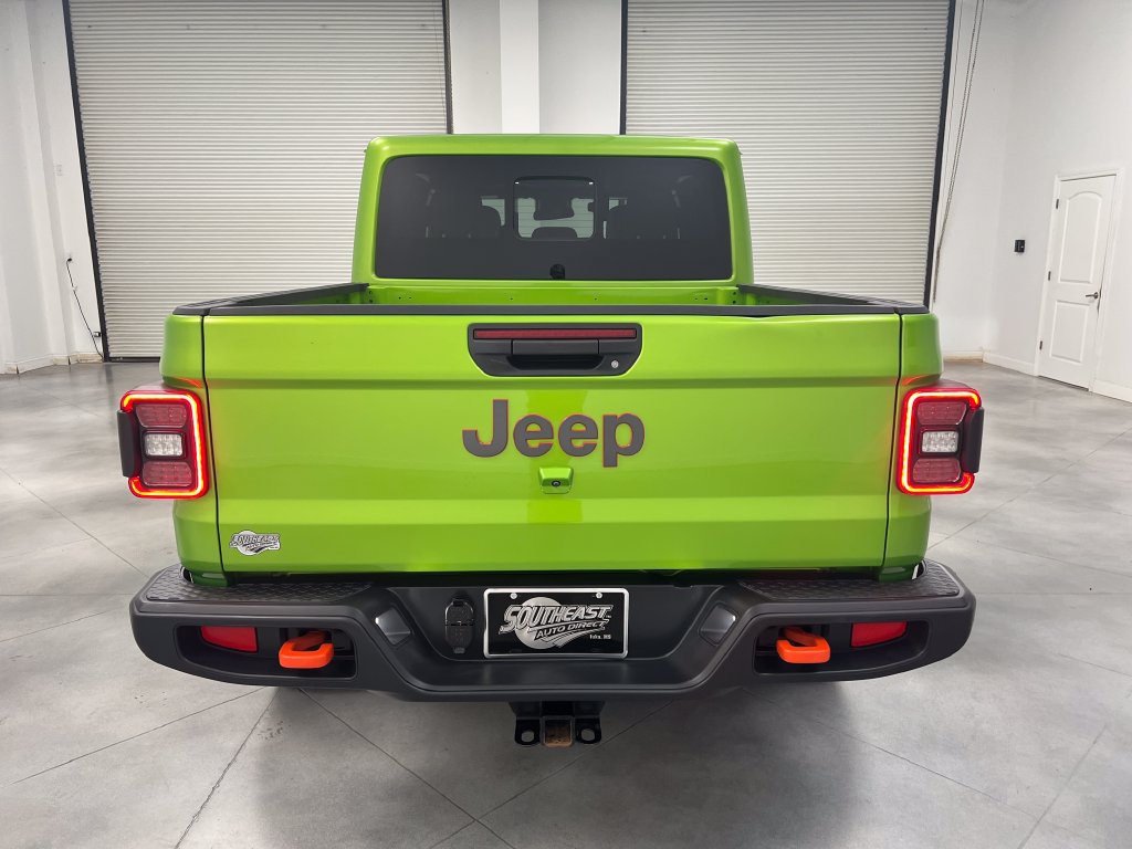 Used 2025 Jeep Gladiator Mojave w/ Convenience Group AWD/4WD image 8