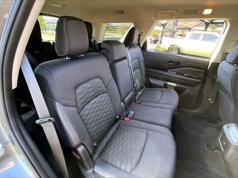 Used 2025 Nissan Pathfinder SV image 19