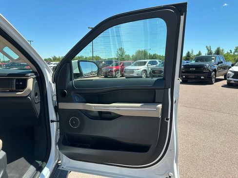 Used 2024 Ford Expedition Limited AWD/4WD image 30