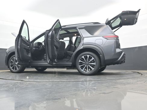 New 2026 Nissan Pathfinder Platinum FWD image 44