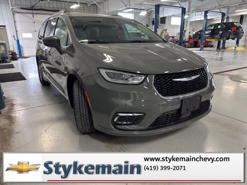 Used 2022 Chrysler Pacifica Touring-L image 26