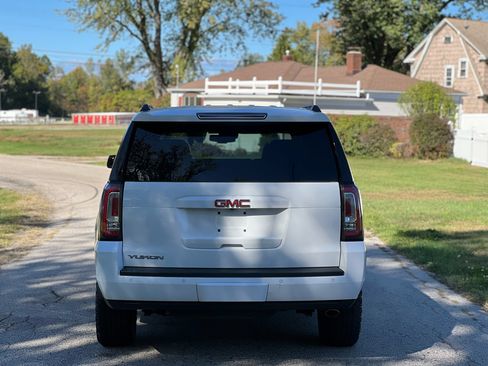 Used 2018 GMC Yukon SLT w/ HD Trailering Package image 4