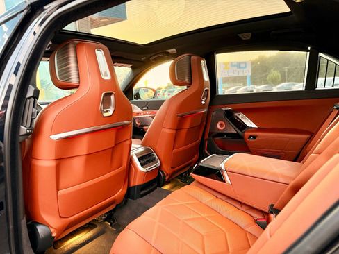 Used 2023 BMW 760i xDrive w/ Luxury Rear Seating Package AWD/4WD image 30