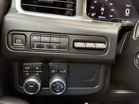 Used 2022 GMC Yukon XL Denali image 31