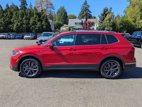 Certified 2023 Volkswagen Tiguan SE image 2