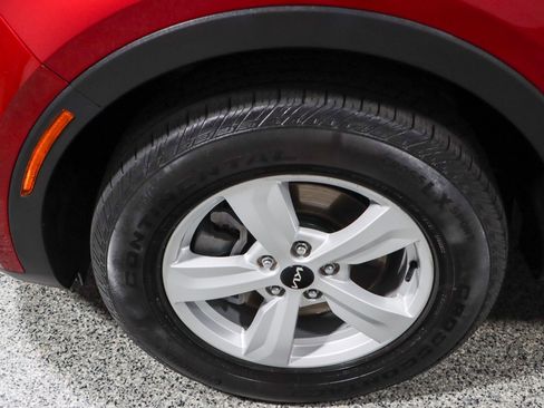 Used 2023 Kia Sorento LX image 11