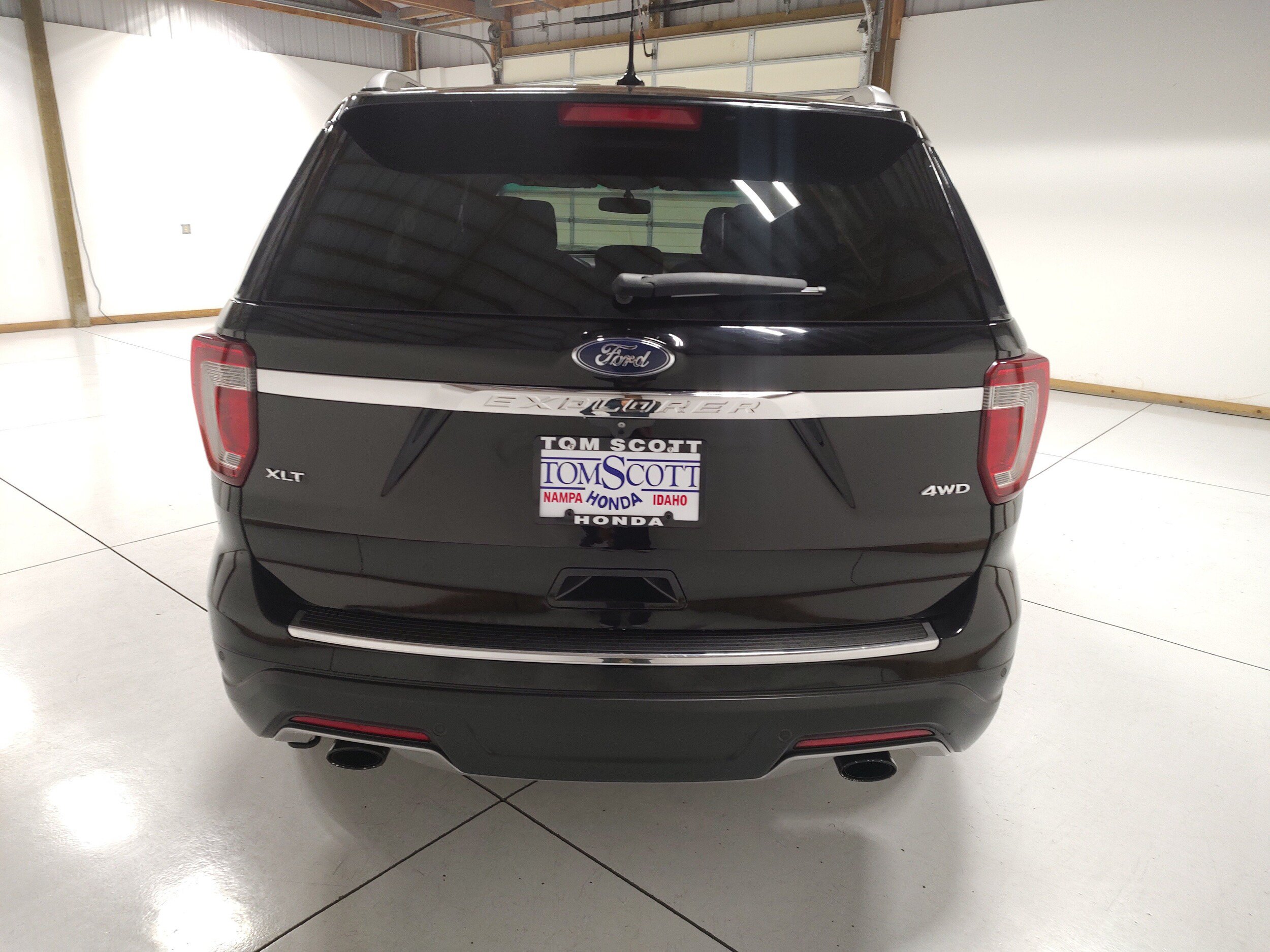 Used 2018 Ford Explorer XLT w/ Equipment Group 201A AWD/4WD image 12