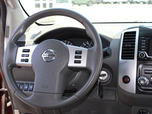 Used 2016 Nissan Frontier SV AWD/4WD image 25