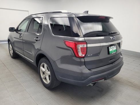 Used 2018 Ford Explorer XLT FWD image 5