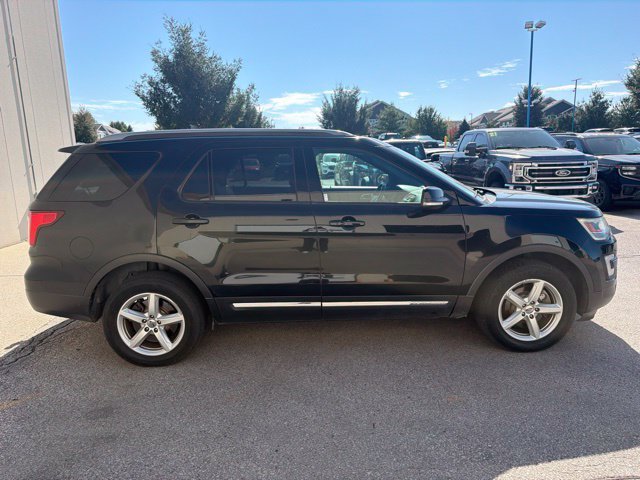 Used 2017 Ford Explorer XLT w/ Equipment Group 202A AWD/4WD image 3