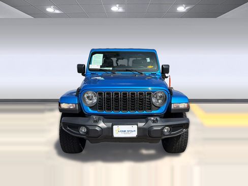Used 2025 Jeep Gladiator Sport AWD/4WD image 5