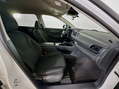 Used 2024 Nissan Rogue S FWD image 29