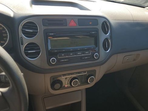 Used 2011 Volkswagen Tiguan S image 26