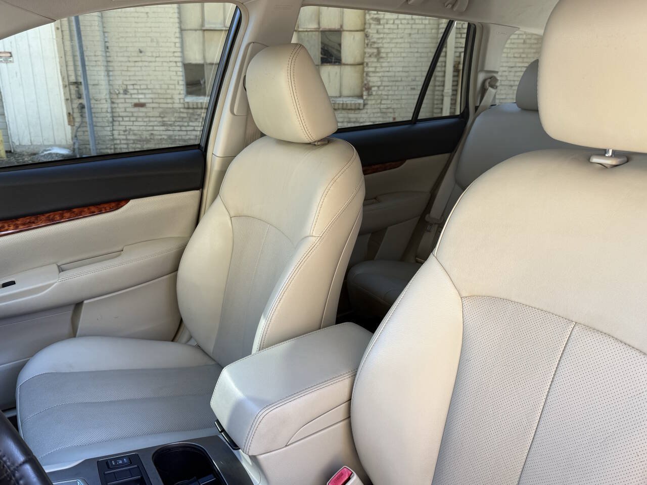 Used 2011 Subaru Outback 2.5i Limited AWD/4WD image 33