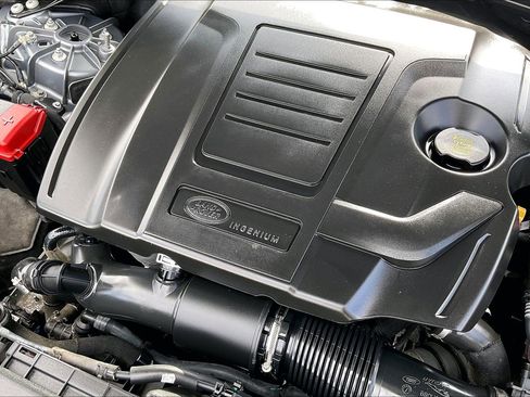 Used 2025 Land Rover Range Rover Velar S AWD/4WD image 29