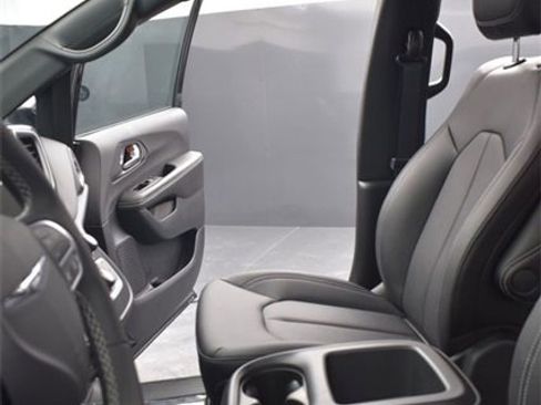 New 2026 Chrysler Voyager LX image 10