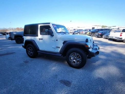 Used 2023 Jeep Wrangler Sport S image 7