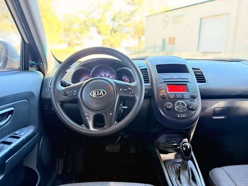 Used 2013 Kia Soul FWD image 11
