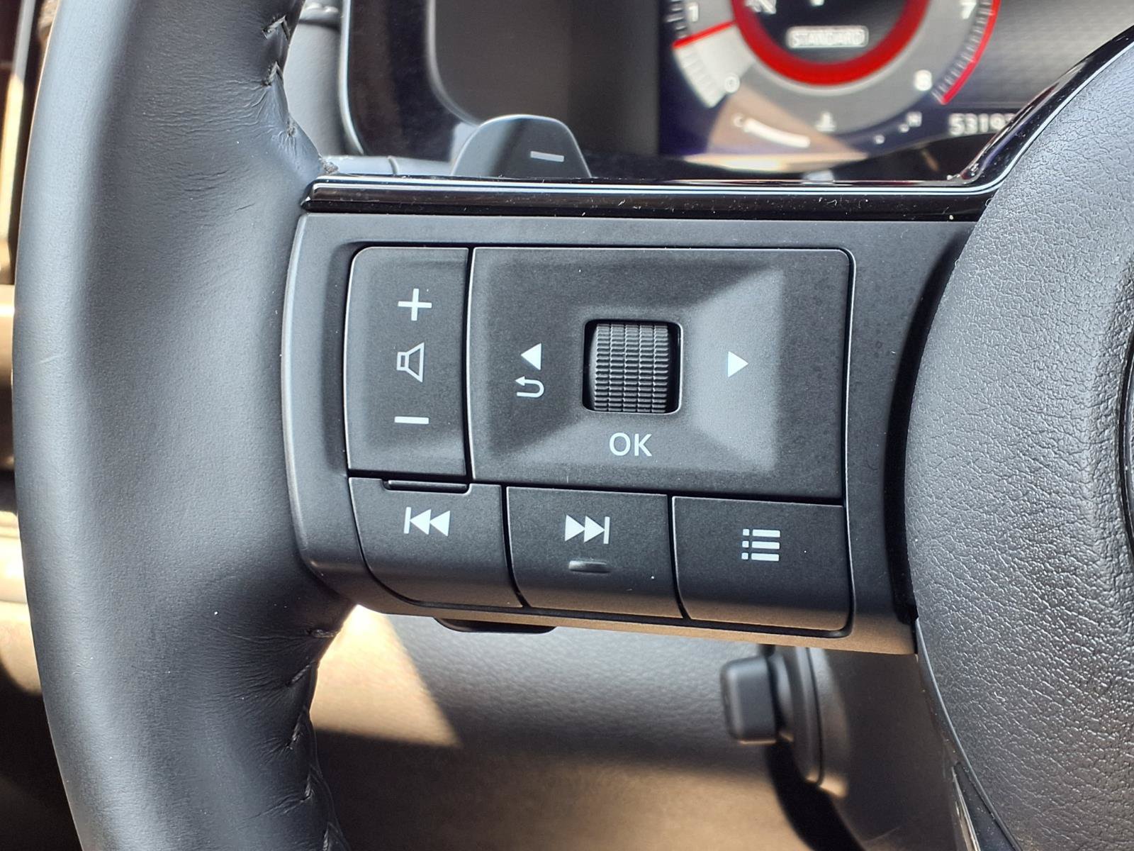 Used 2024 Nissan Pathfinder Platinum FWD image 23