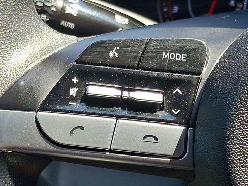 Used 2022 Hyundai Elantra SEL image 22