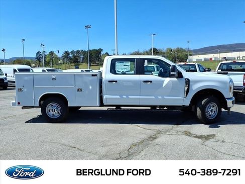New 2026 Ford F250 XL w/ XL Chrome Package image 4