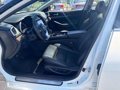 Used 2018 Nissan Maxima Platinum image 18