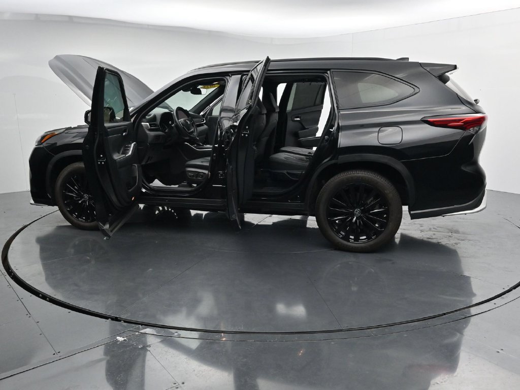 Used 2023 Toyota Highlander XSE FWD image 42