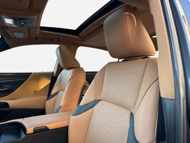 Used 2025 Lexus ES 350 w/ Premium Package FWD image 18