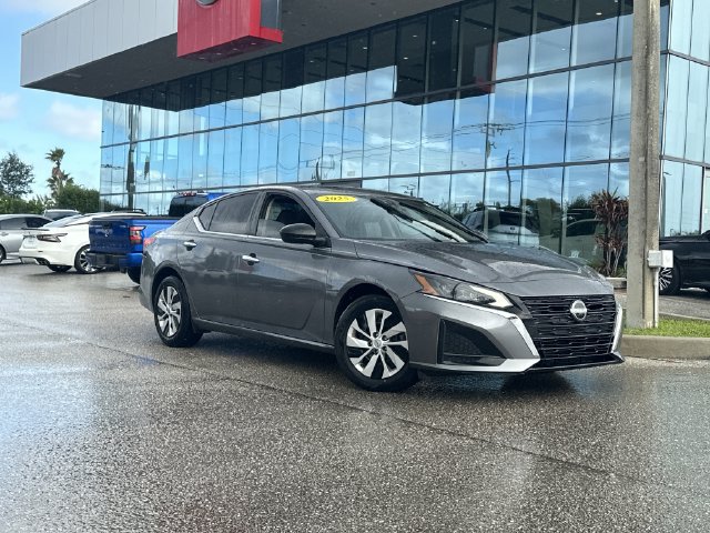 Certified 2025 Nissan Altima 2.5 S FWD image 2