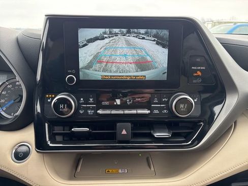 Used 2024 Toyota Highlander XLE image 18