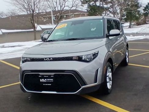 Certified 2025 Kia Soul LX w/ LX Technology Package image 6