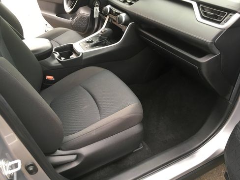 Used 2021 Toyota RAV4 LE AWD/4WD image 29