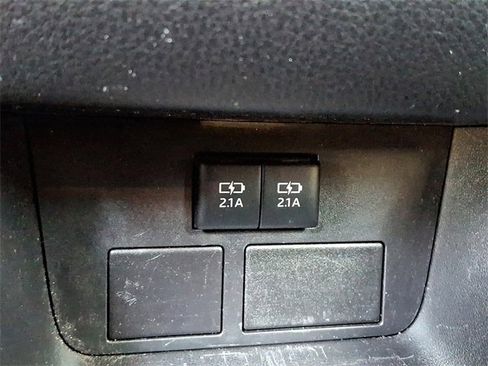 Used 2019 Toyota Highlander AWD V6 image 13