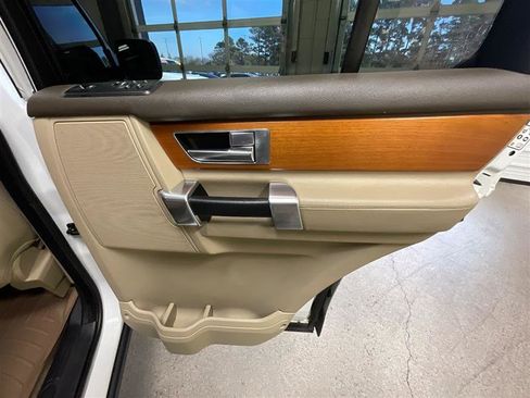 Used 2011 Land Rover LR4 HSE LUX image 15