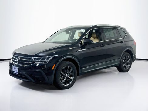 Used 2022 Volkswagen Tiguan SE AWD/4WD image 1