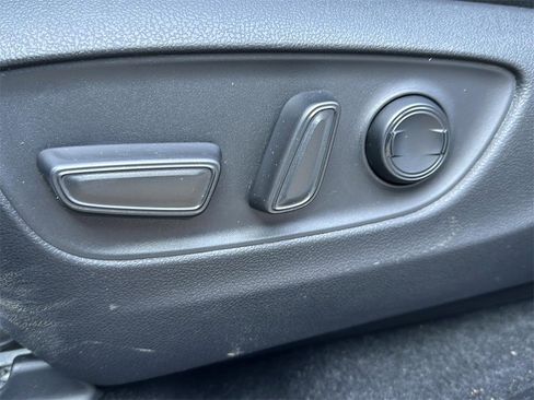 Used 2022 Toyota RAV4 SE image 18