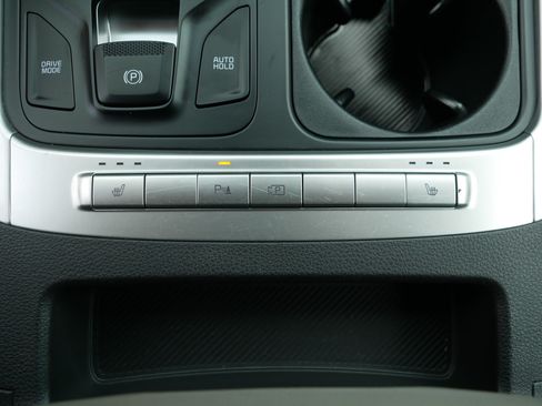 Certified 2026 Kia Carnival FWD image 32